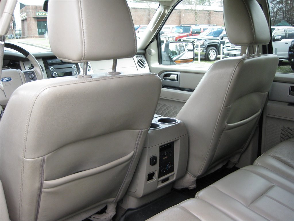 Used 2013 Ford Expedition Limited RWD image 27