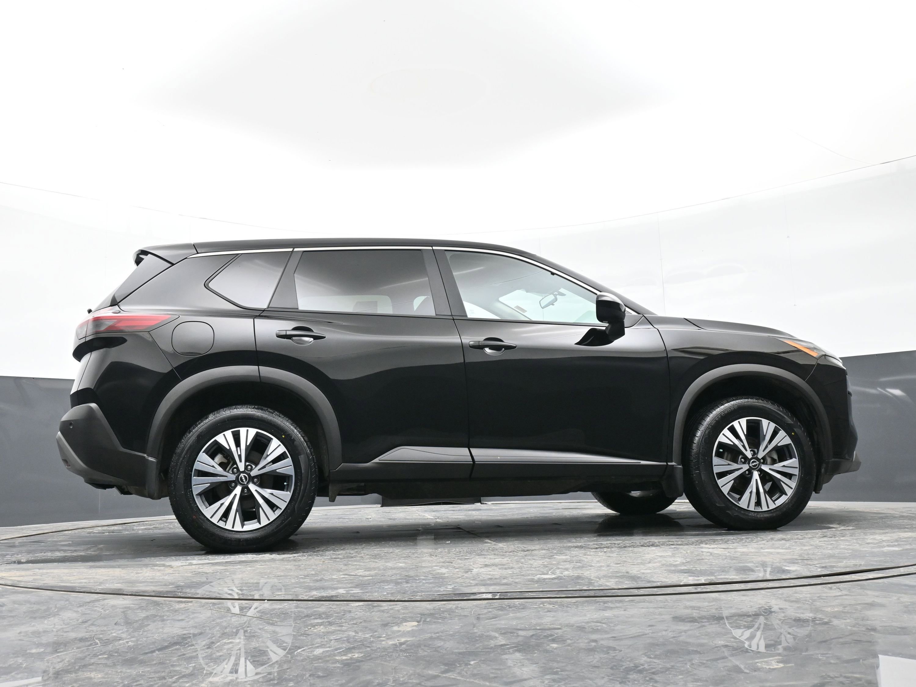 Used 2023 Nissan Rogue SV image 44