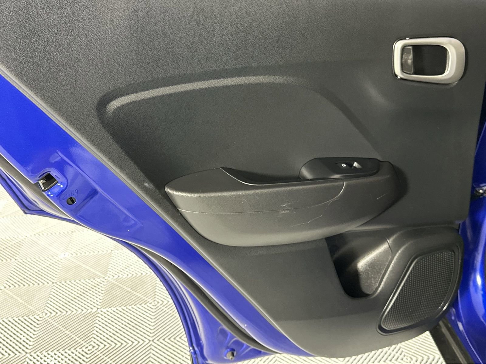 Used 2022 Hyundai Venue SEL FWD image 30