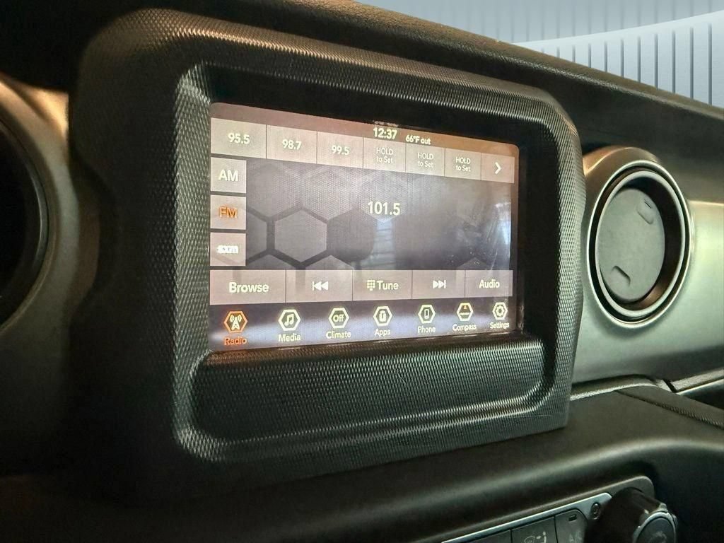 Used 2020 Jeep Gladiator Sport w/ Quick Order Package 24S AWD/4WD image 2