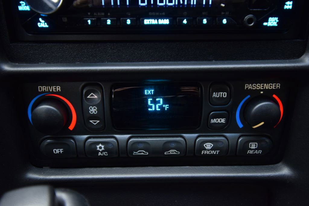 Used 2004 Chevrolet Corvette Coupe image 25