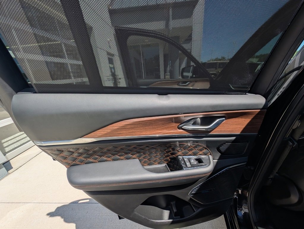 Used 2022 Jeep Grand Cherokee Summit w/ Luxury Tech Group V image 44