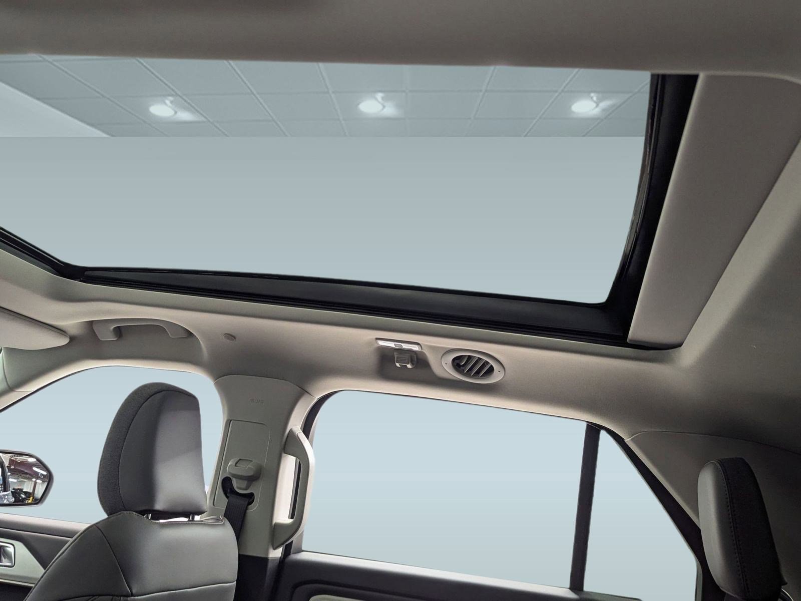 New 2026 Ford Explorer Active w/ Active Comfort Package image 20