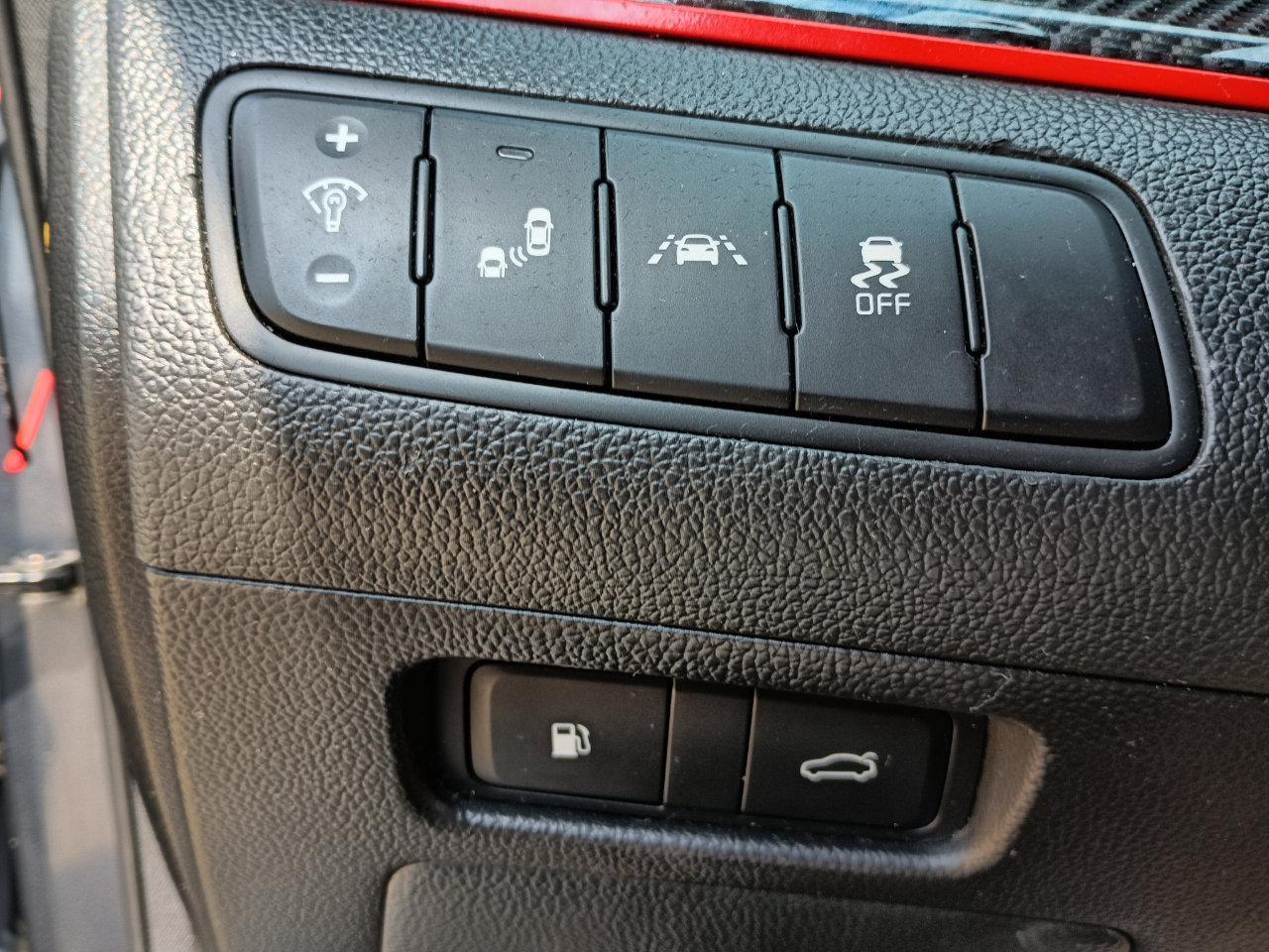 Used 2015 Kia Cadenza Limited image 26