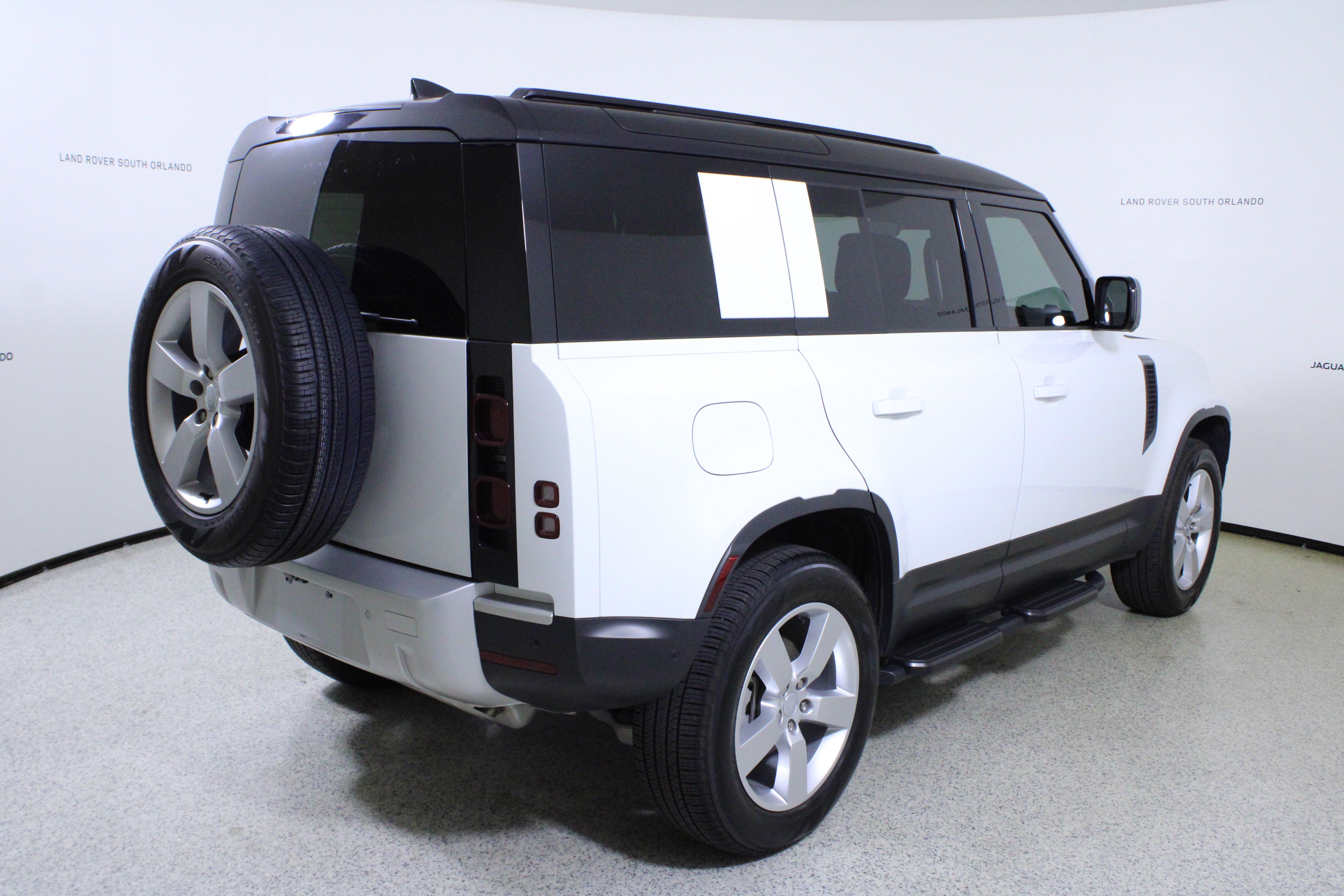 Used 2025 Land Rover Defender 110 S image 7