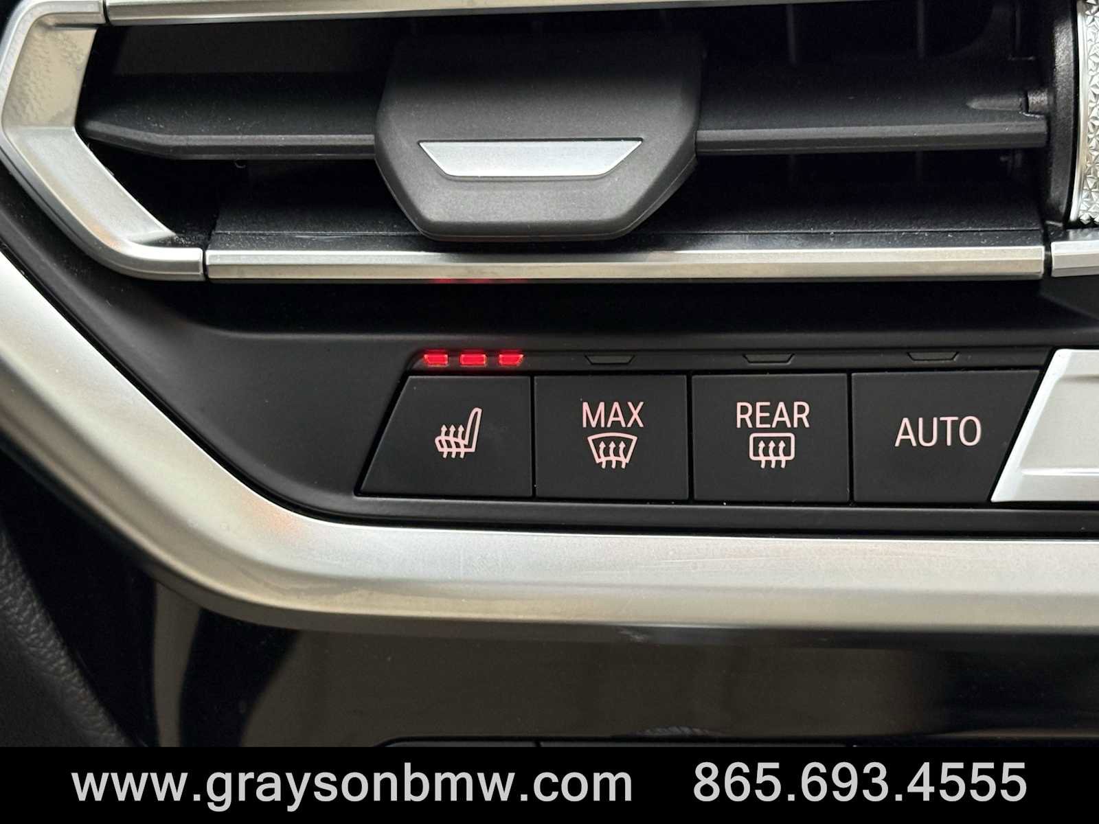 Used 2025 BMW X4 M40i w/ Premium Package image 25