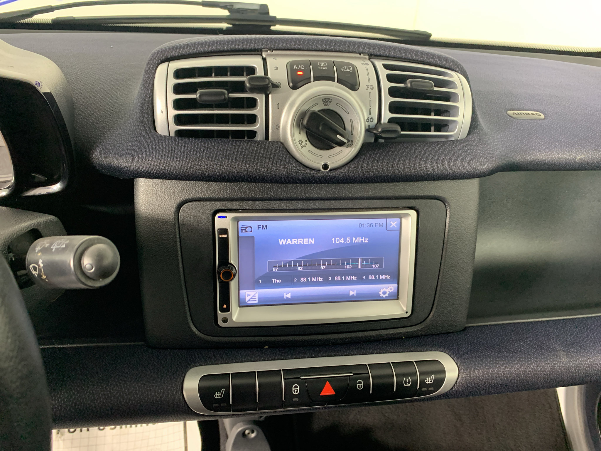Used 2015 smart fortwo pure RWD image 19