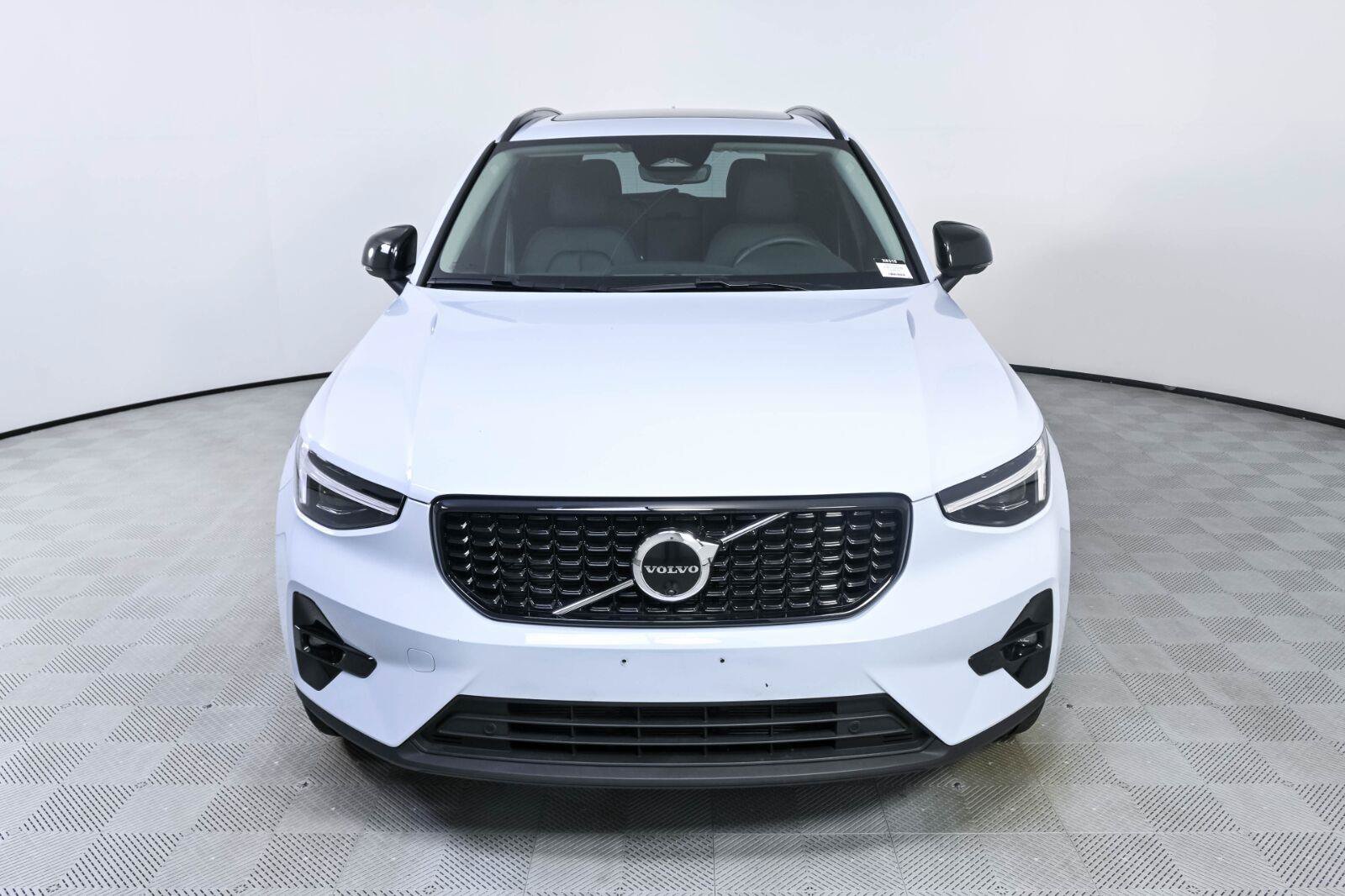 Certified 2026 Volvo XC40 B5 Plus AWD/4WD image 35
