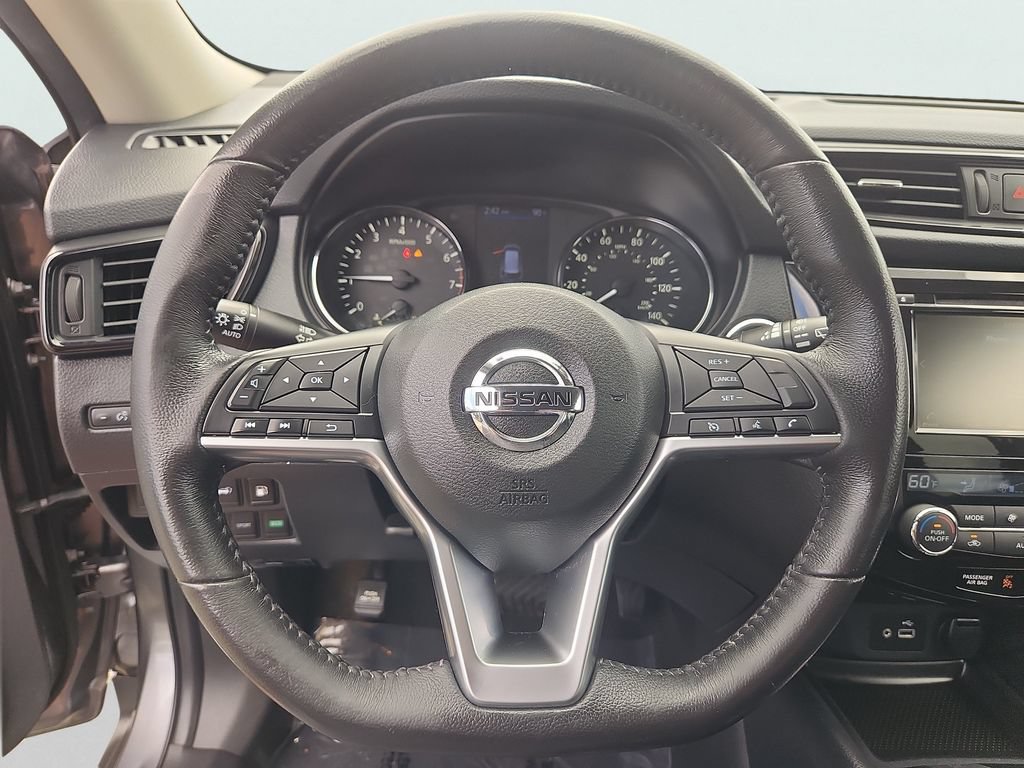 Used 2018 Nissan Rogue SV AWD/4WD image 25