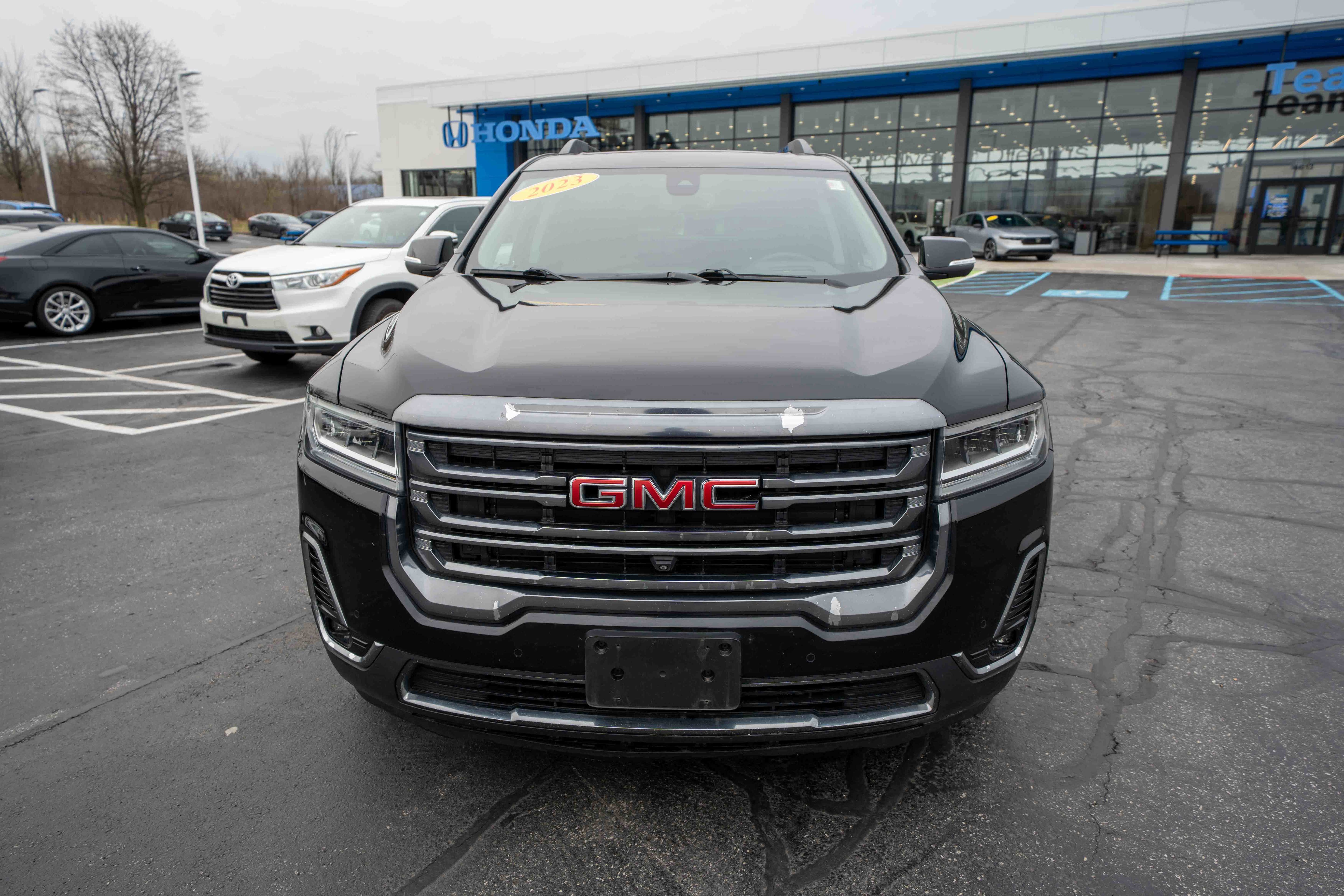 Used 2023 GMC Acadia AT4 w/ Technology Package image 2