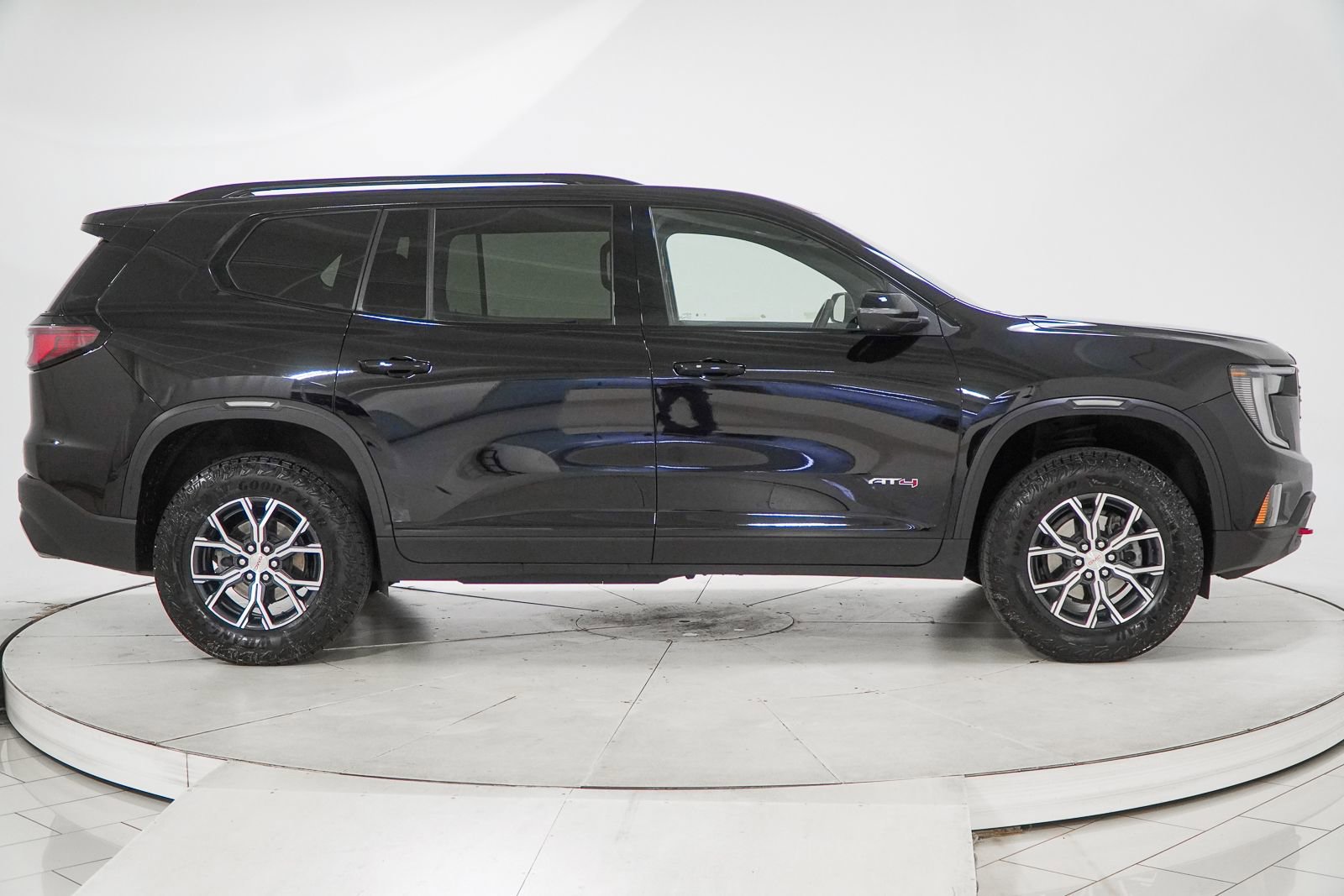 Used 2024 GMC Acadia AT4 w/ Luxury Package AWD/4WD image 13