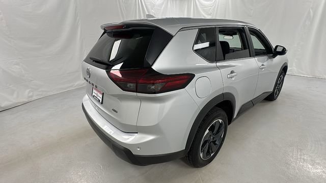 Certified 2025 Nissan Rogue SV image 3