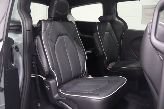 New 2026 Chrysler Pacifica Limited image 15