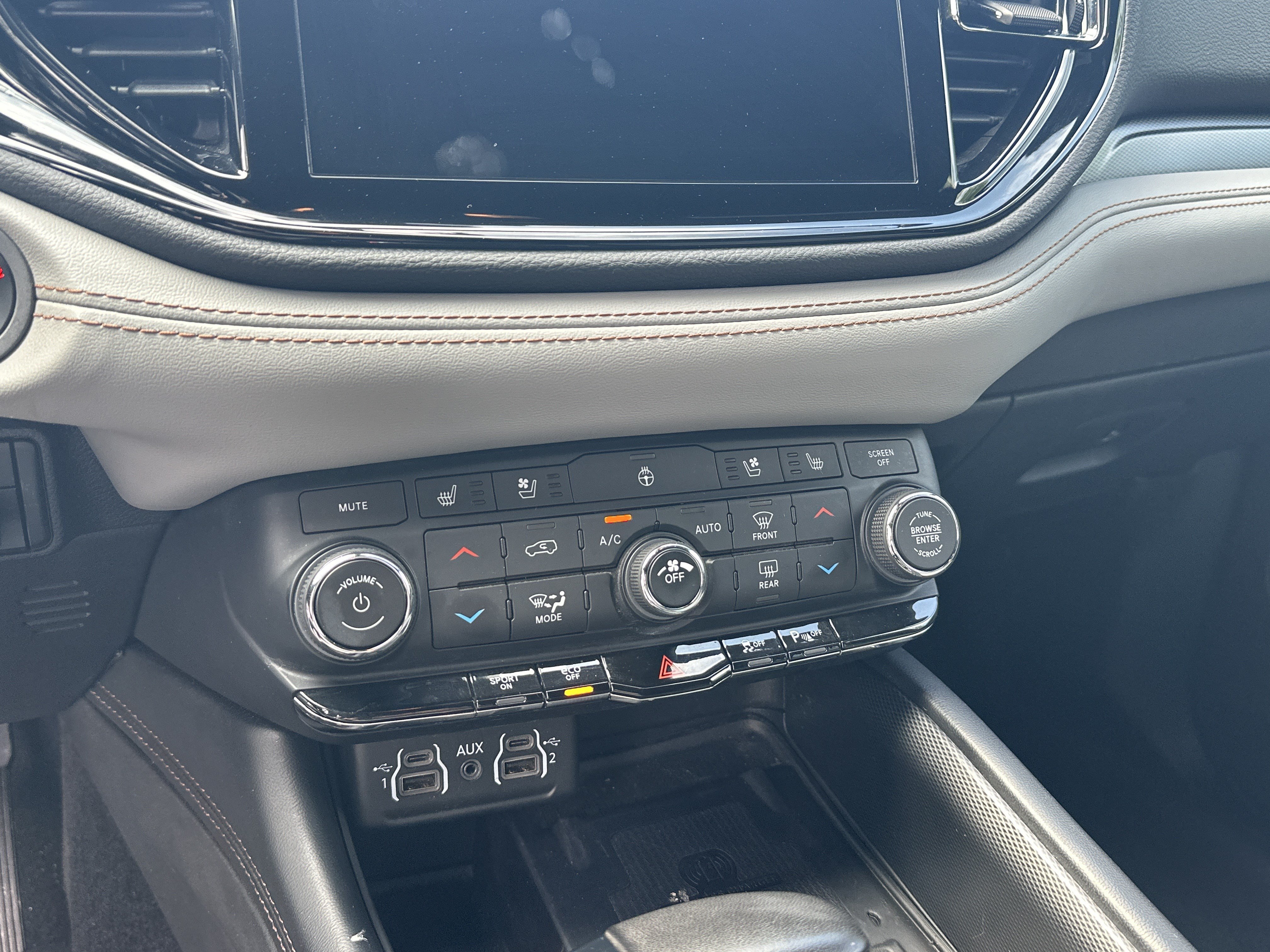 Used 2021 Dodge Durango R/T w/ Blacktop Package AWD/4WD image 22