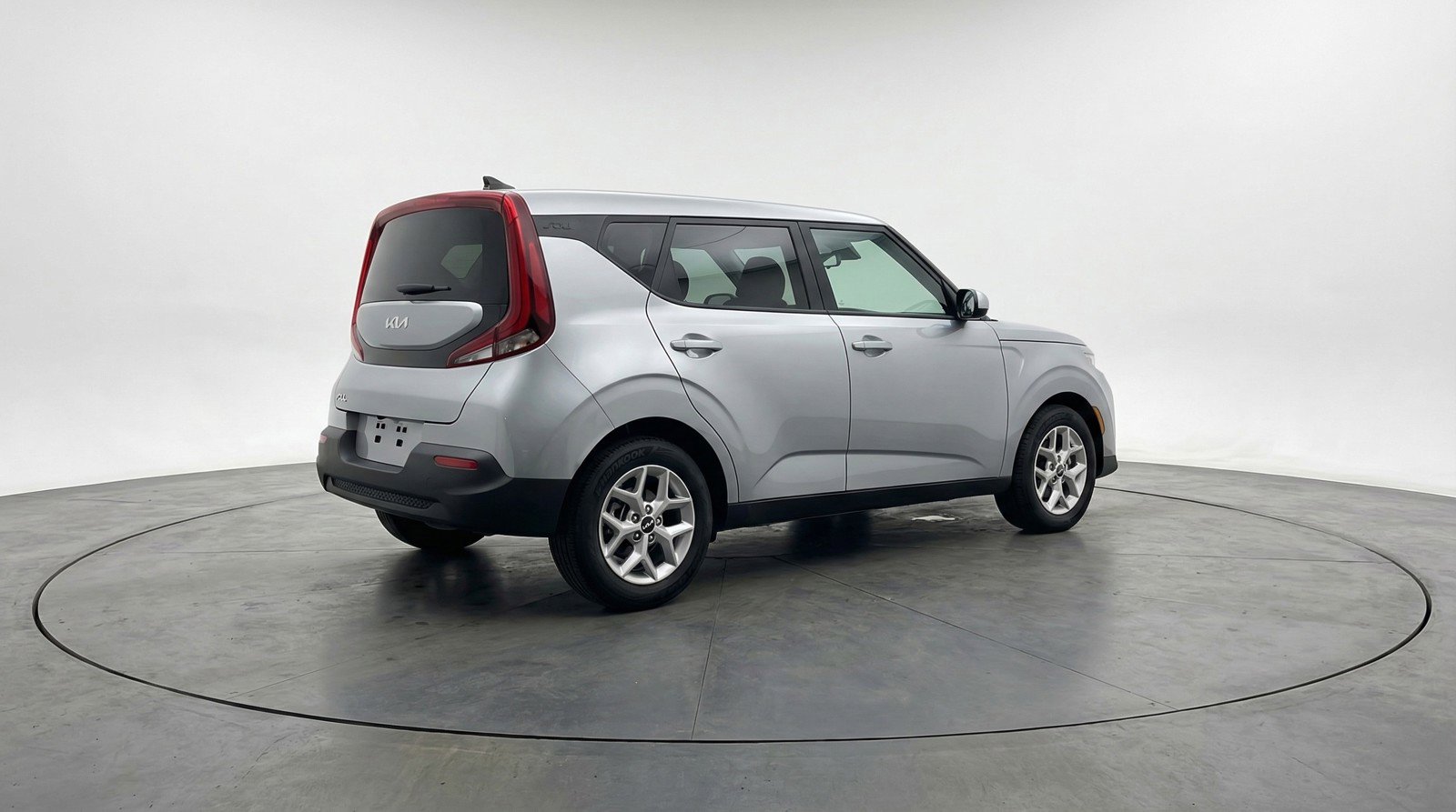 Used 2025 Kia Soul LX w/ LX Technology Package FWD image 9
