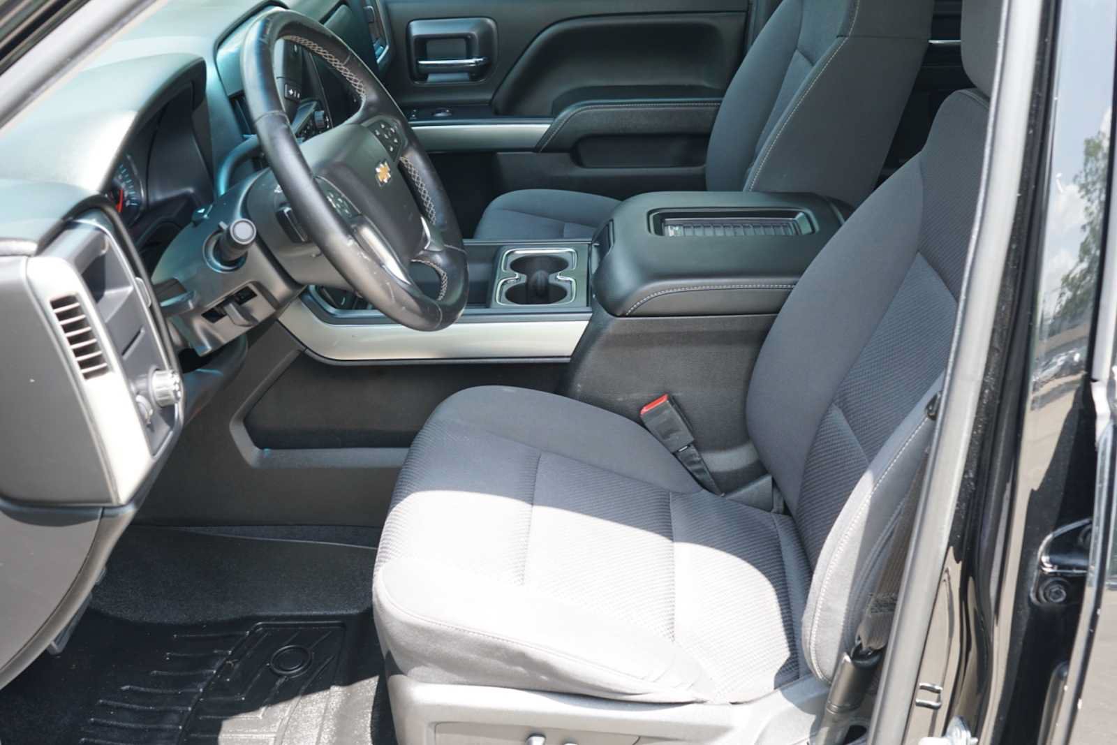 Used 2018 Chevrolet Silverado 1500 LT w/ Texas Edition RWD image 9