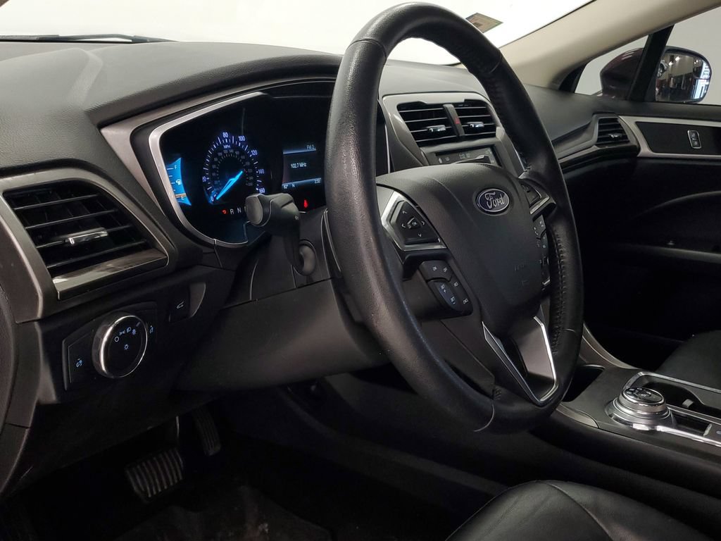 Used 2018 Ford Fusion SE w/ Fusion SE Technology Package FWD image 8