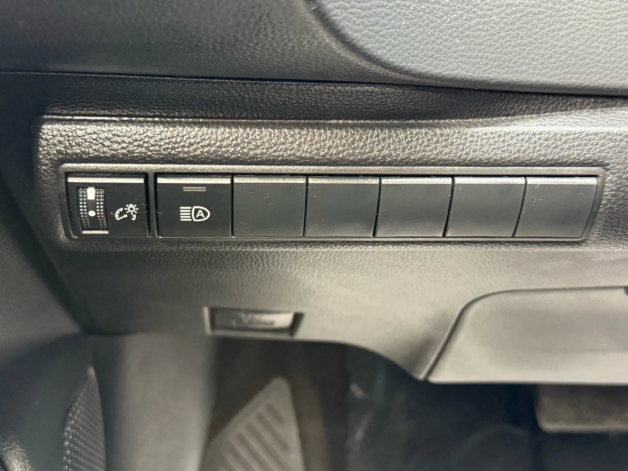 Used 2022 Toyota Corolla Hatchback image 39