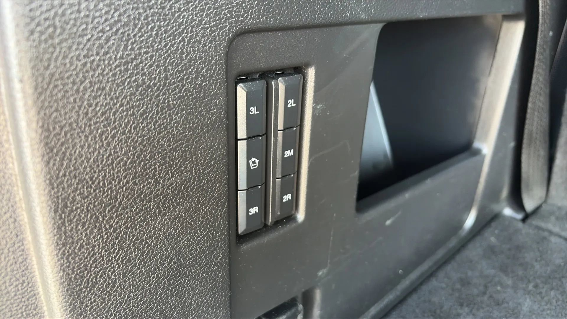 Used 2018 Ford Expedition Limited image 24