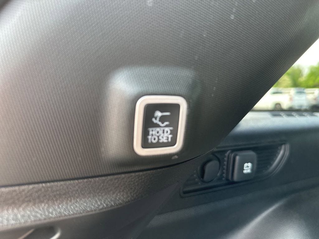 Used 2024 Jeep Grand Cherokee Altitude AWD/4WD image 13