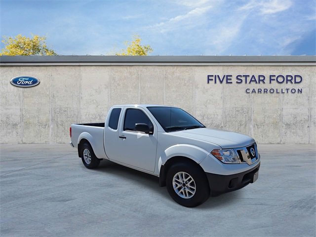Used 2022 Nissan Frontier SV image 2