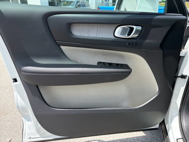Used 2023 Volvo XC40 B5 Plus w/ Protection Package Premier AWD/4WD image 10