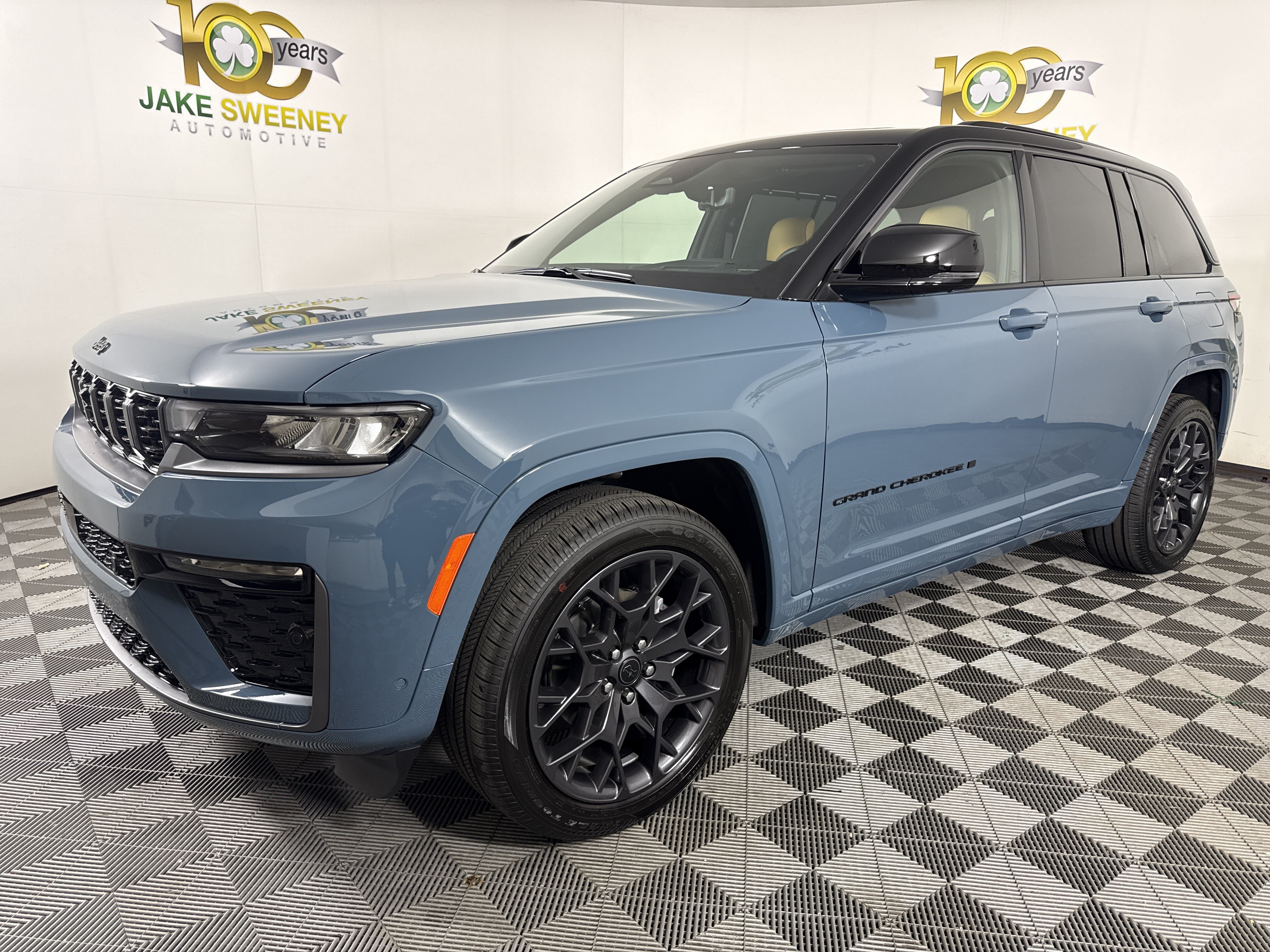 New 2027 Jeep Grand Cherokee Summit AWD/4WD image 4