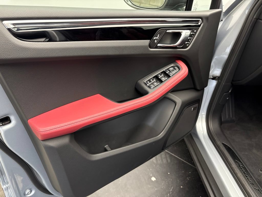 New 2026 Porsche Macan AWD/4WD image 4