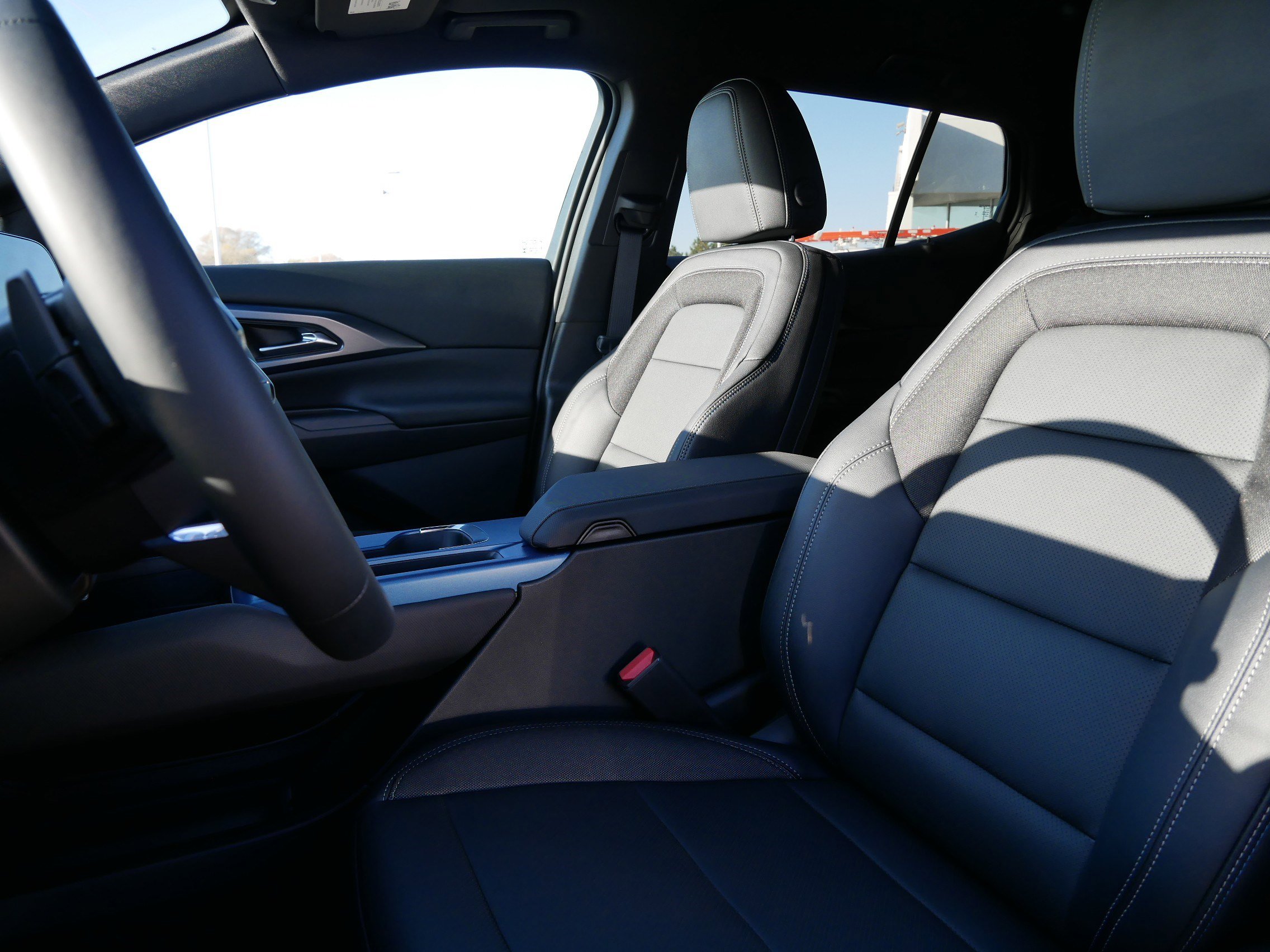 New 2026 Chevrolet Equinox EV LT image 4