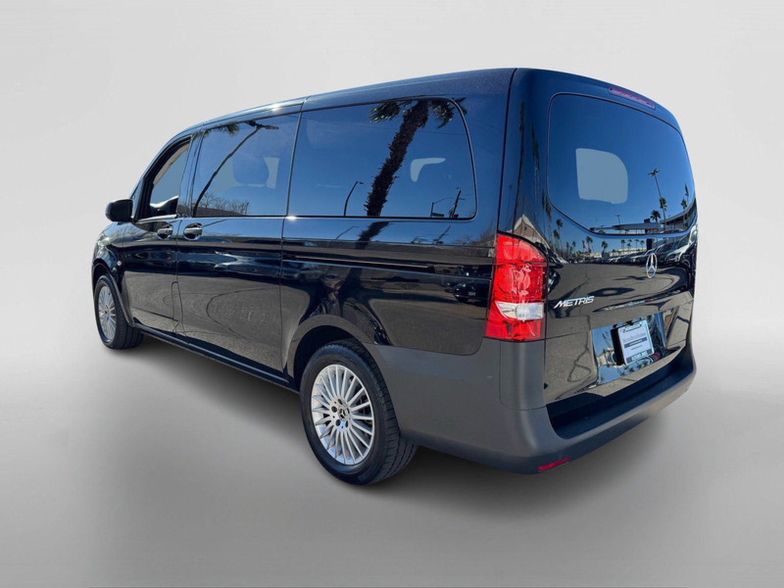 Used 2023 Mercedes-Benz Metris Passenger image 3