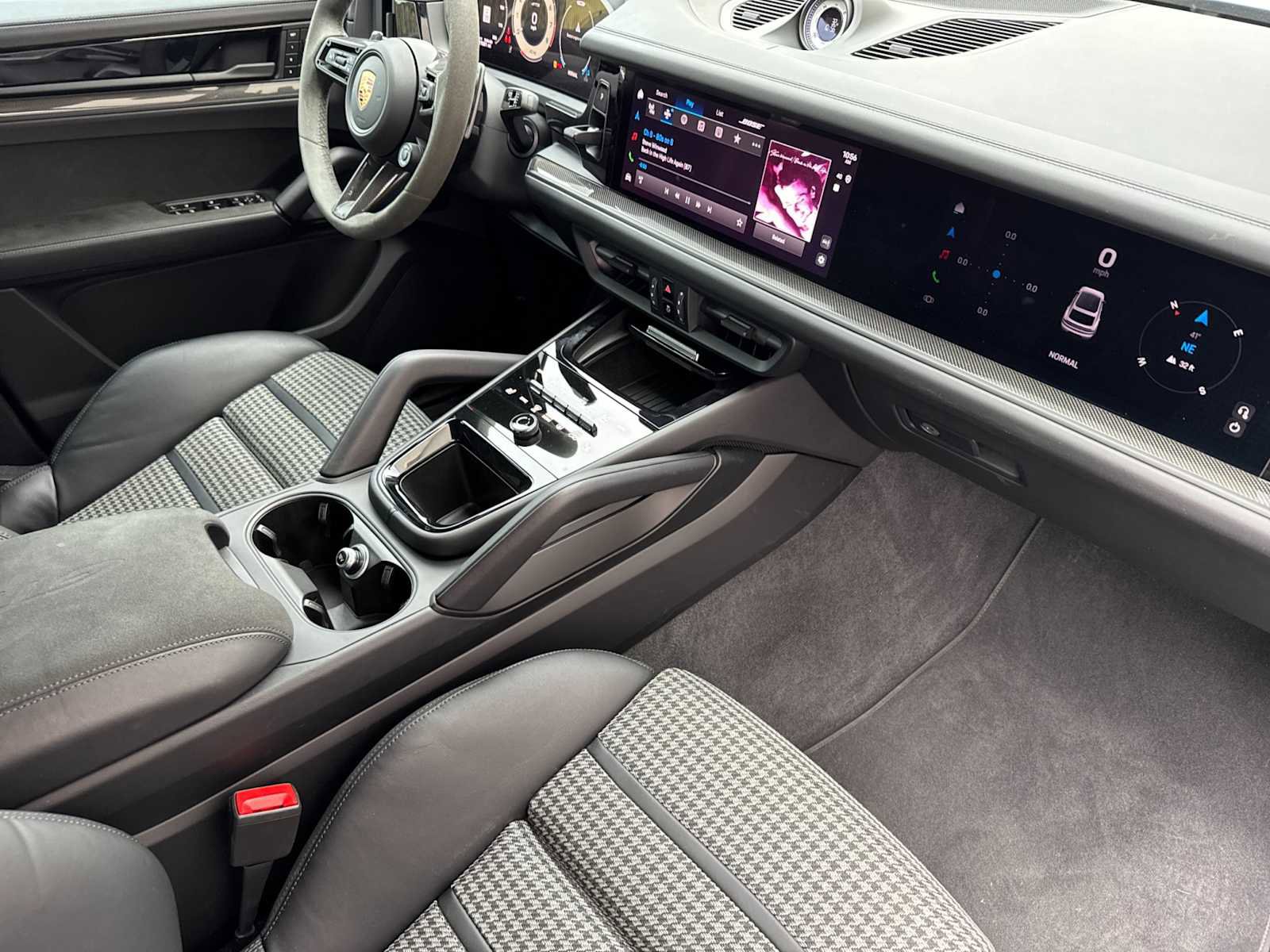 Certified 2025 Porsche Cayenne GTS image 17