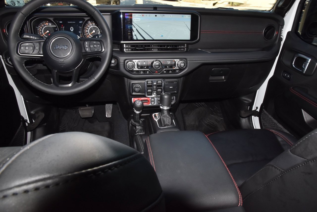Used 2025 Jeep Gladiator Rubicon AWD/4WD image 16