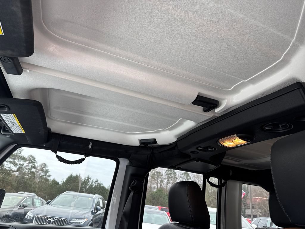 Used 2018 Jeep Wrangler Unlimited Sahara image 26