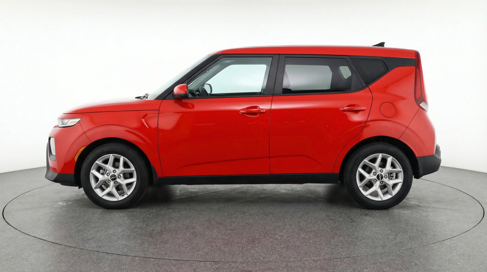 Used 2025 Kia Soul LX w/ LX Technology Package FWD image 5