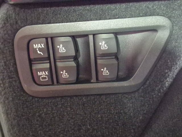 Used 2022 BMW X7 M50i image 29