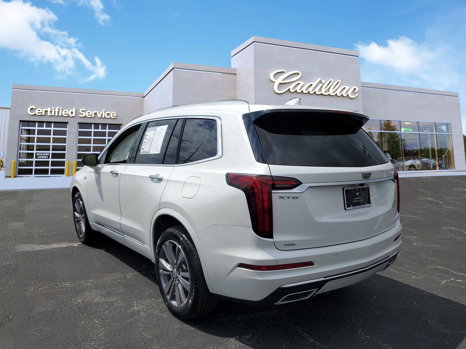 Used 2021 Cadillac XT6 Premium Luxury w/ LPO, Floor Liner Package image 2