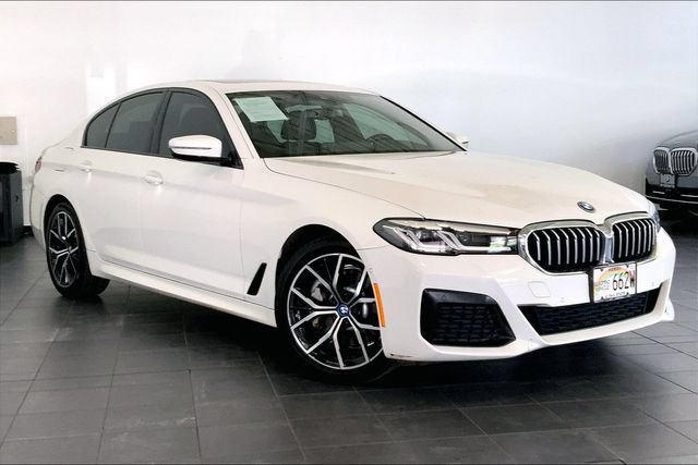 Used 2023 BMW 530e w/ M Sport Package RWD image 2