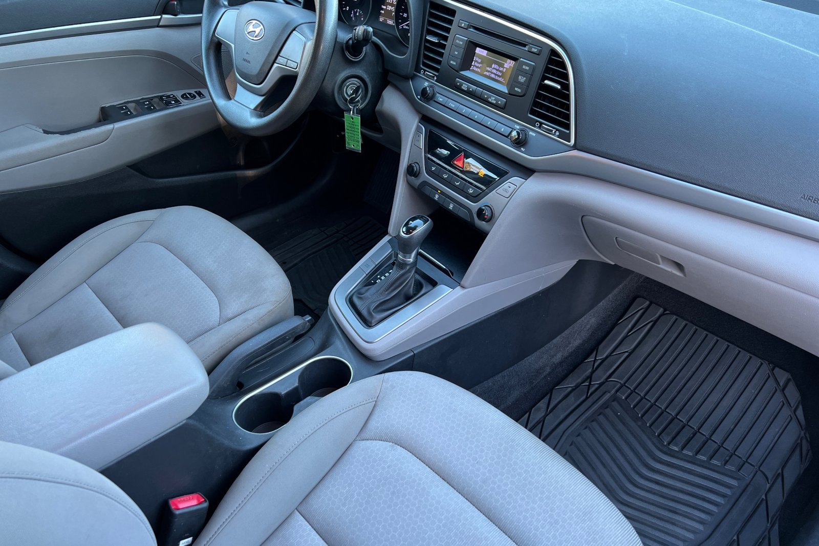 Used 2017 Hyundai Elantra SE image 19