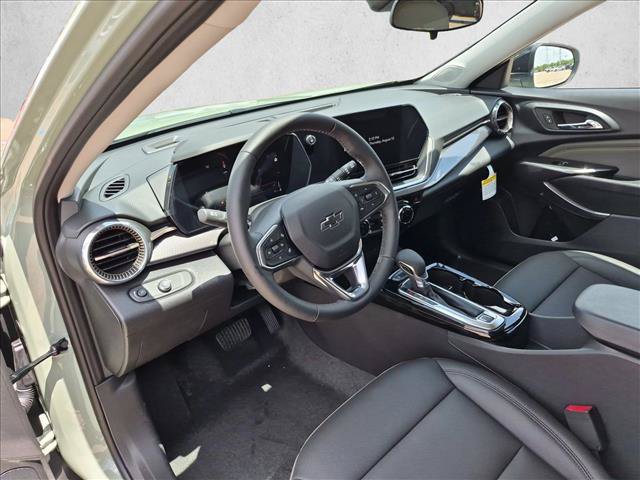 New 2026 Chevrolet Trax ACTIV w/ Sunroof Package FWD image 3