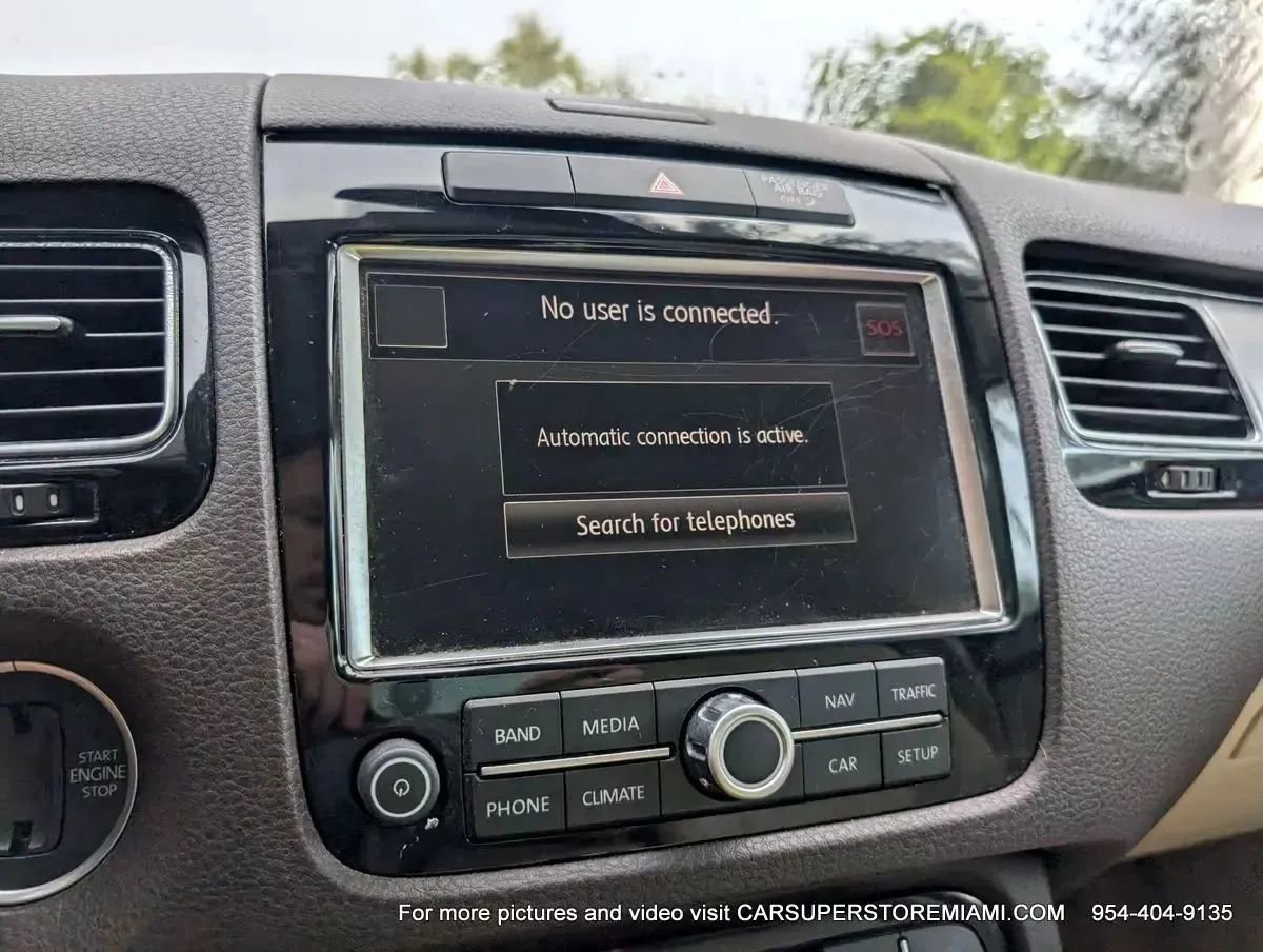 Used 2011 Volkswagen Touareg Sport image 68