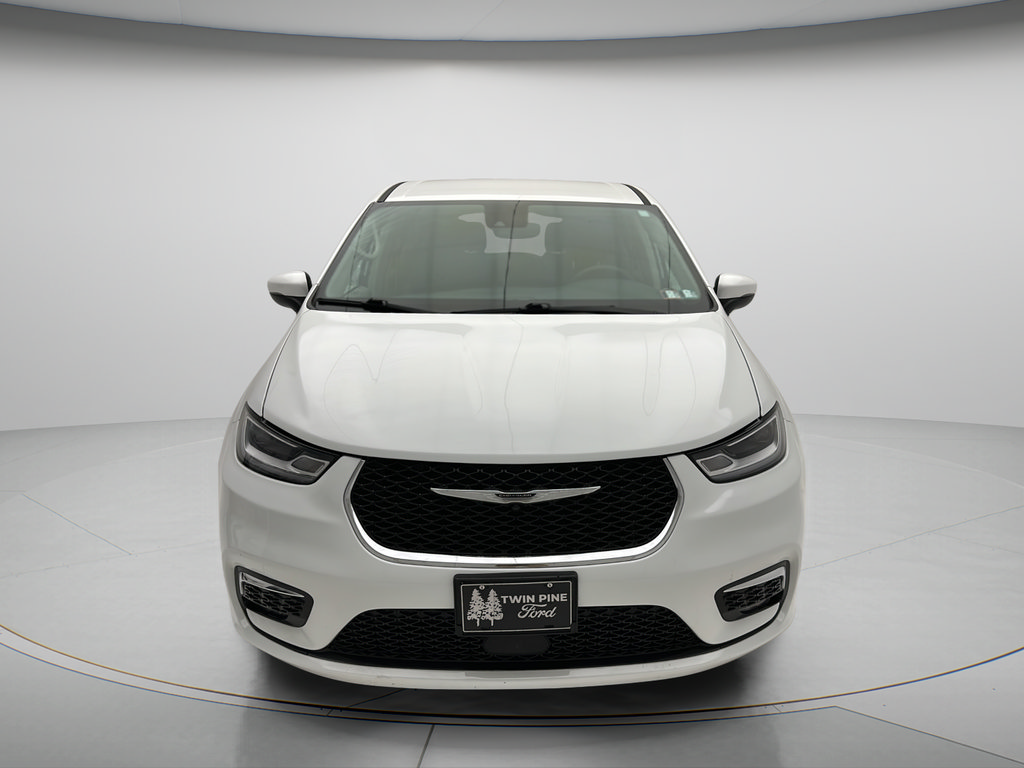 Used 2023 Chrysler Pacifica Touring-L FWD image 2