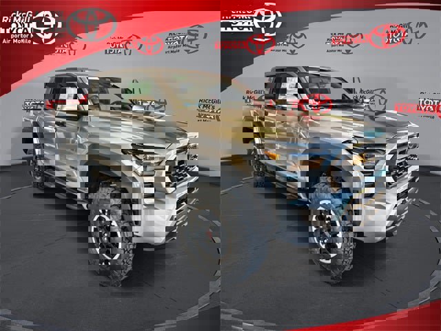 New 2025 Toyota Tacoma SR5