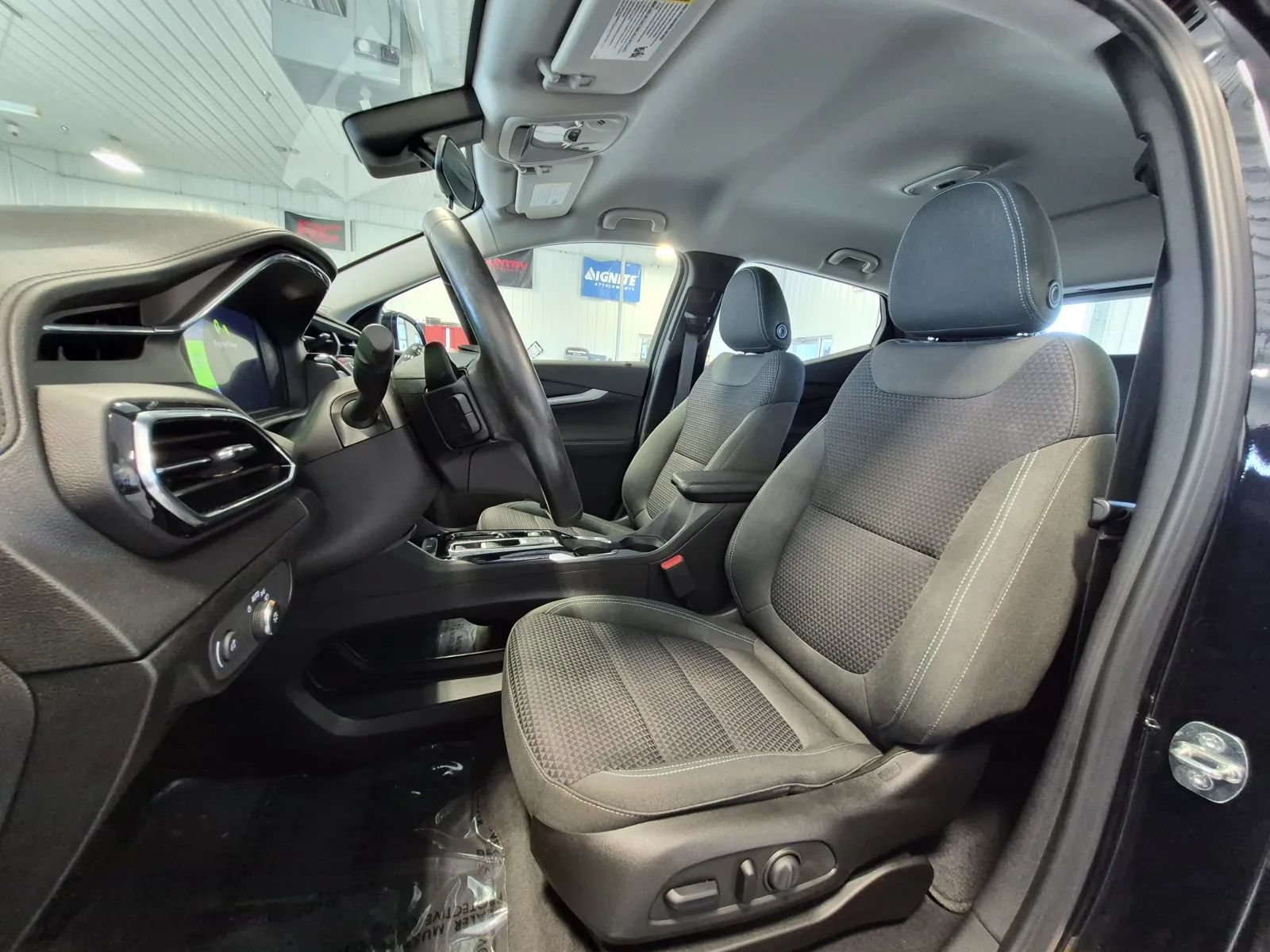 Used 2023 Chevrolet Bolt EUV LT w/ Comfort Package FWD image 11