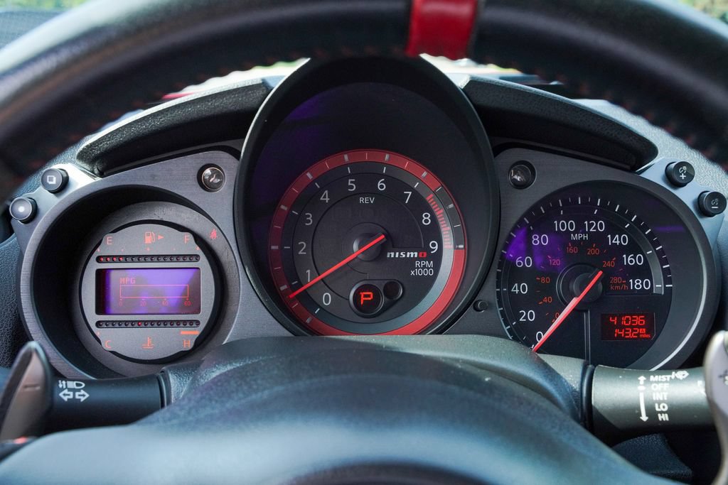Used 2017 Nissan 370Z NISMO RWD image 16
