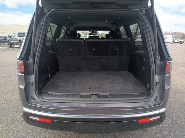 Used 2025 Jeep Wagoneer L Series II image 32