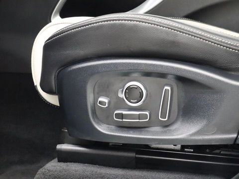 Used 2019 Jaguar F-PACE R-Sport AWD/4WD image 16