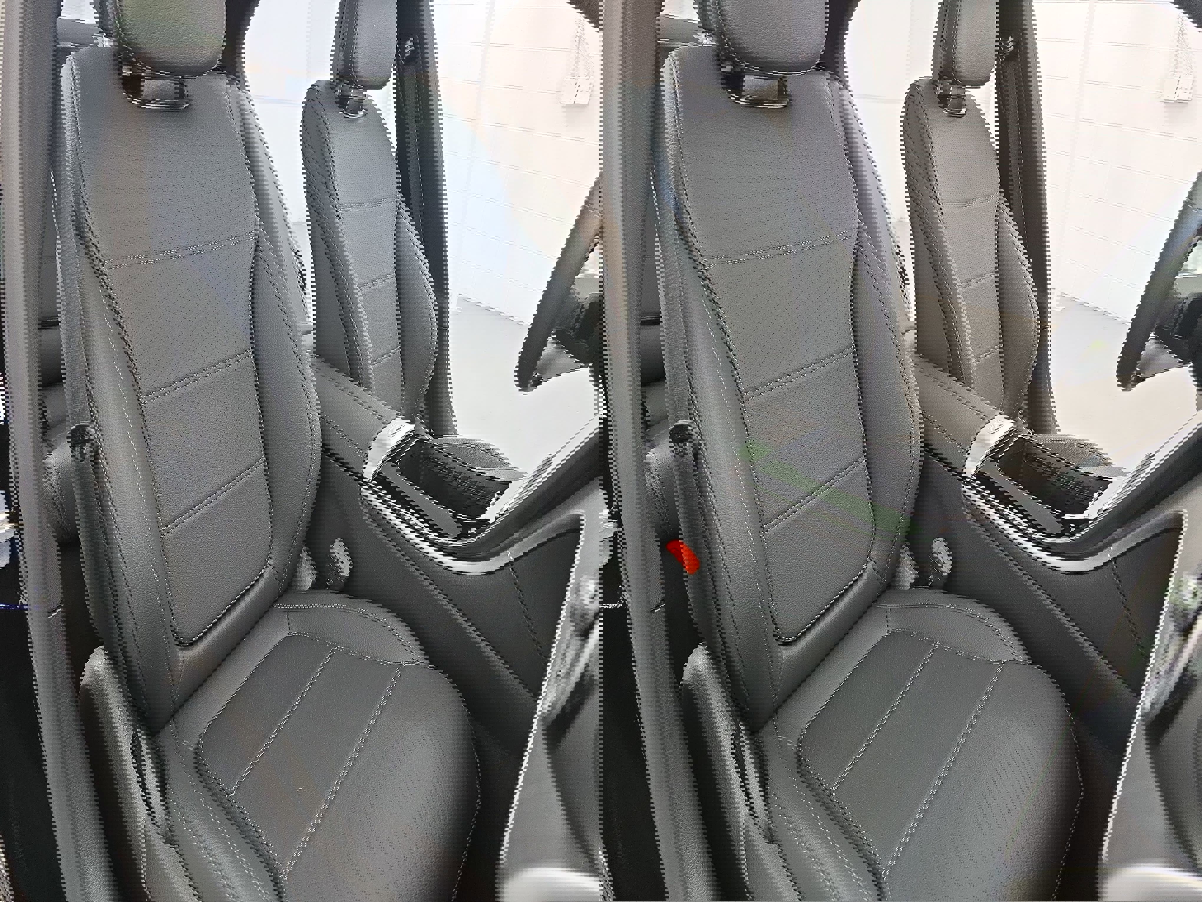 Used 2025 Mercedes-Benz C 300 4MATIC Sedan image 10