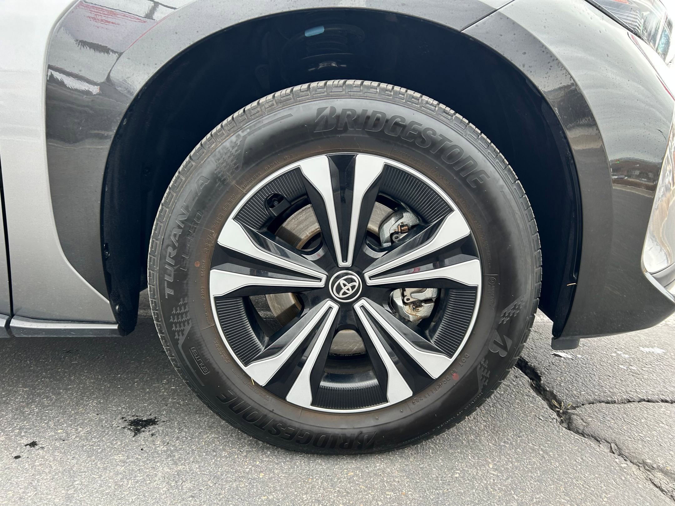 Used 2023 Toyota bZ4X XLE w/ Weather Package image 30