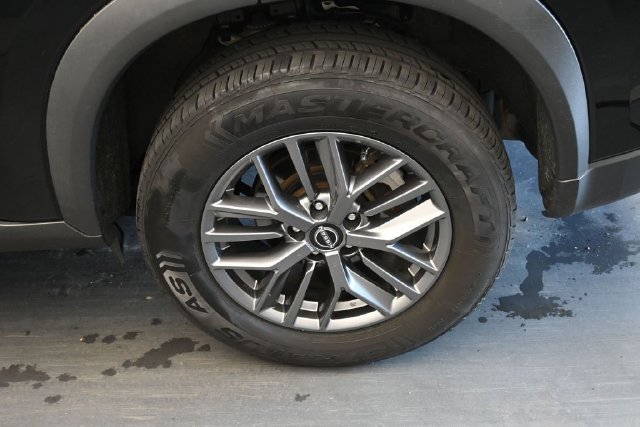 Used 2024 Nissan Rogue S AWD/4WD image 12