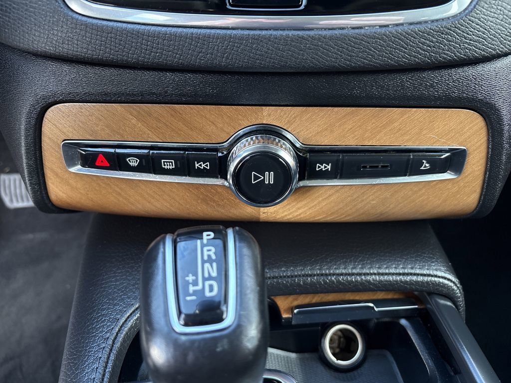 Used 2021 Volvo XC90 T6 Momentum w/ Advanced Package image 23